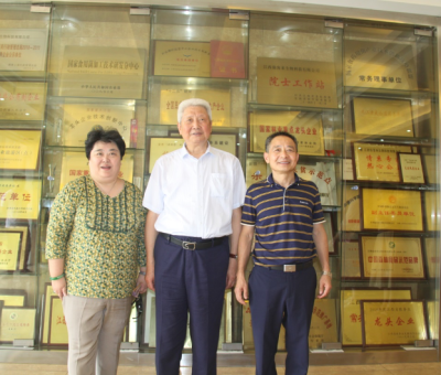 中共江西省委原書記舒惠國(guó)蒞臨仙客來(lái)公司考察指導(dǎo)