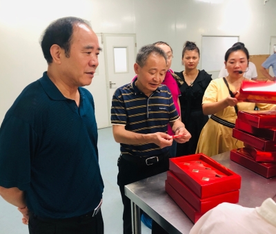 南京軍區(qū)原副參謀長陳健將軍蒞臨仙客來公司參觀考察