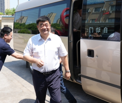 占勇主席到仙客來(lái)有機(jī)靈芝全產(chǎn)業(yè)鏈可視工廠走訪調(diào)研